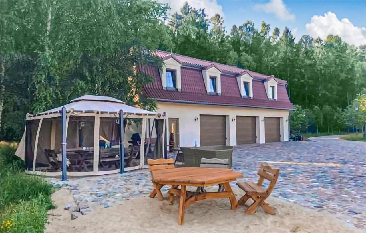 Amazing Home In Gniewino With Kitchen ภายนอก รูปภาพ