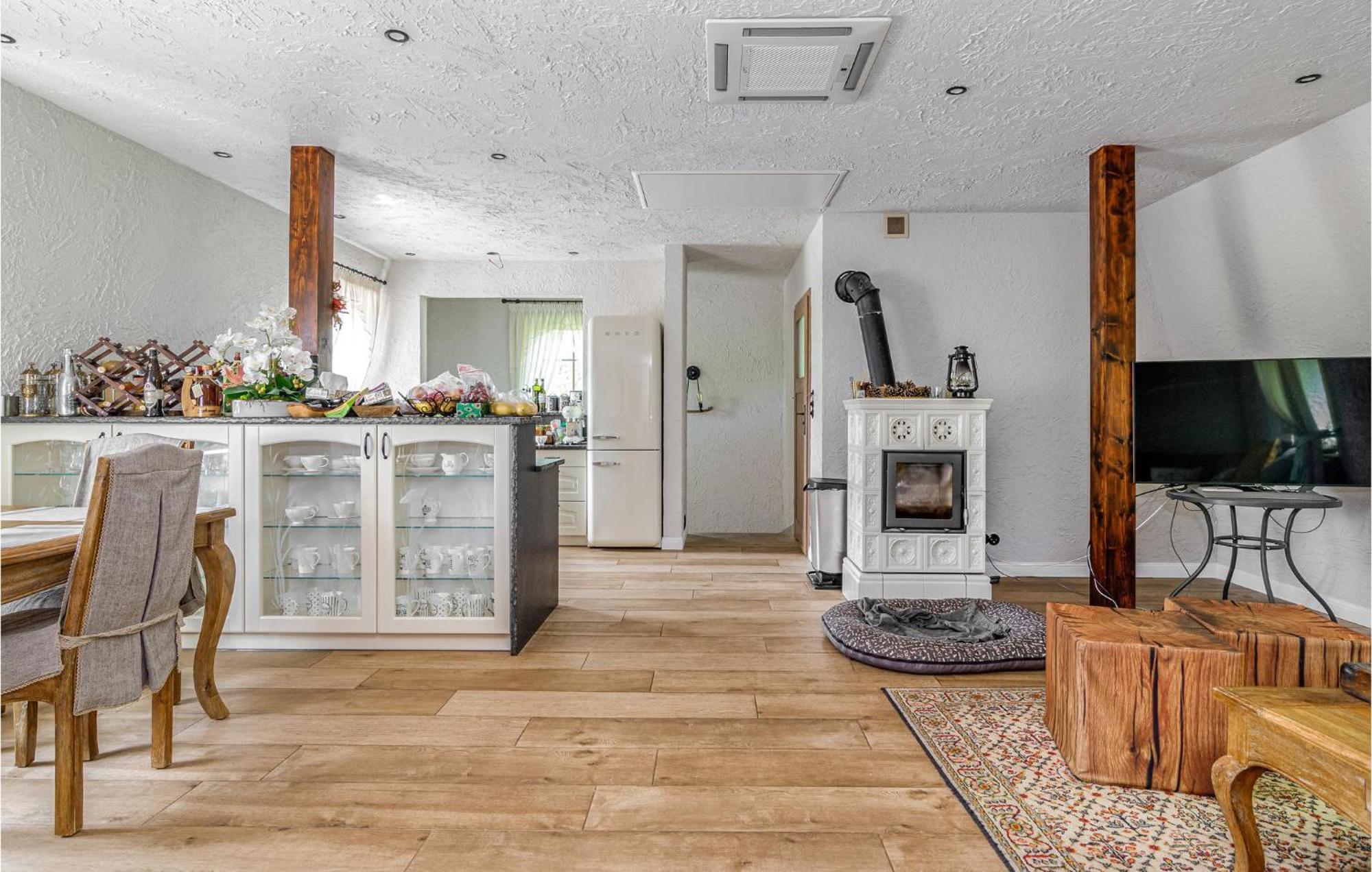 Amazing Home In Gniewino With Kitchen ภายนอก รูปภาพ
